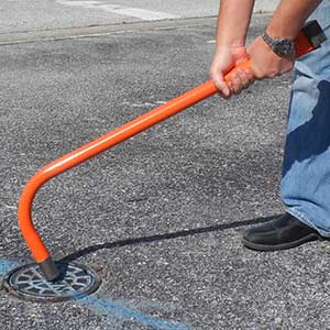 Break 'N Take 1 Magnetic Manhole Cover Lifter in use